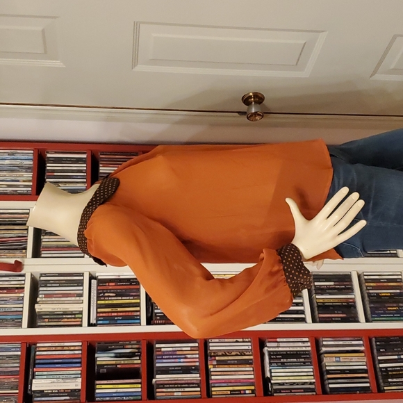 Sheer orange blouse with Peter Pan Collar - Picture 4 of 8